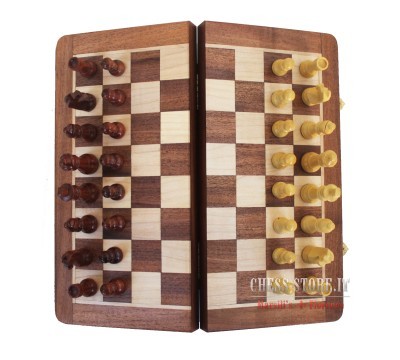 Wooden magnetic chess set