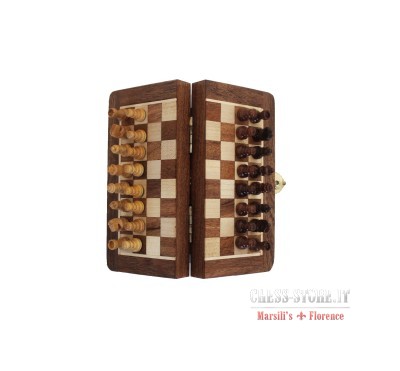 Wooden magnetic chess set