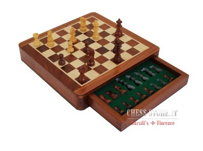 Wooden magnetic chess set