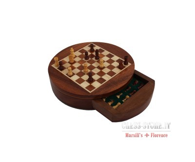 Wooden magnetic chess set