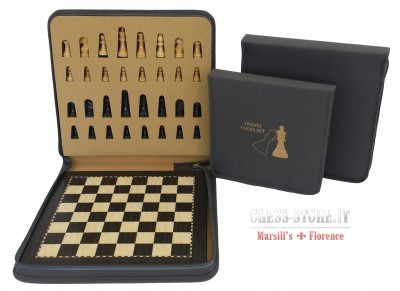 Wooden magnetic chess set